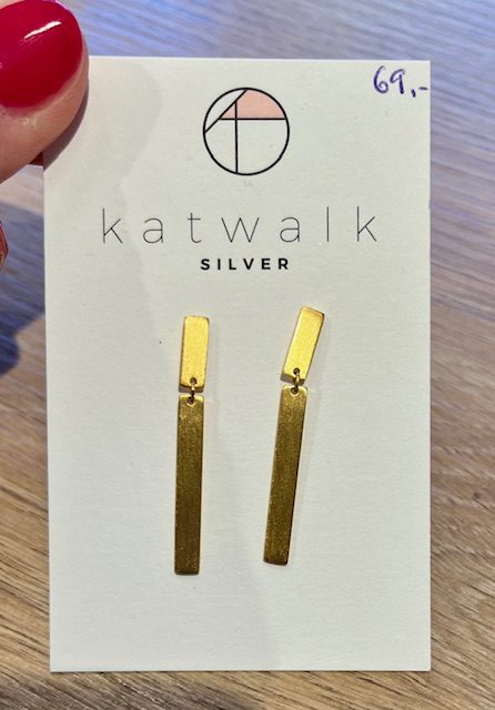 Zilveren oorring rechthoek van Katwalk Silver.